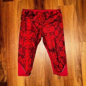 Lululemon Vent It Out Crop Mini Ziggy Snake Red Tide Cranberry / Cranberry